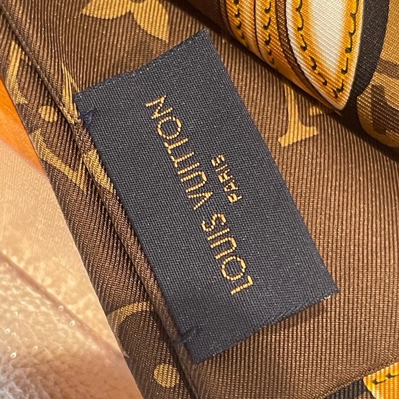 Louis Vuitton Monogram Bandau Charm - Picture 3 of 5